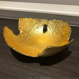 Elegant Gold Textured Bowl